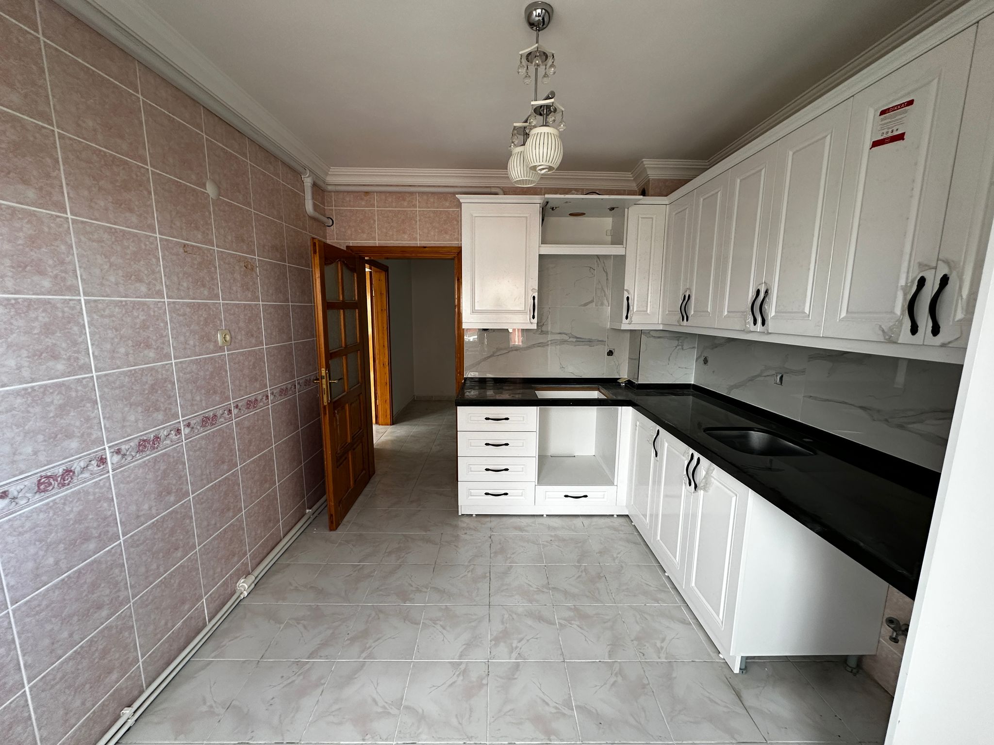 MABEL'DEN ADACIK MAHALLESİ GÜZELYURT SİTESİ 3+1 SATILIK DAİRE